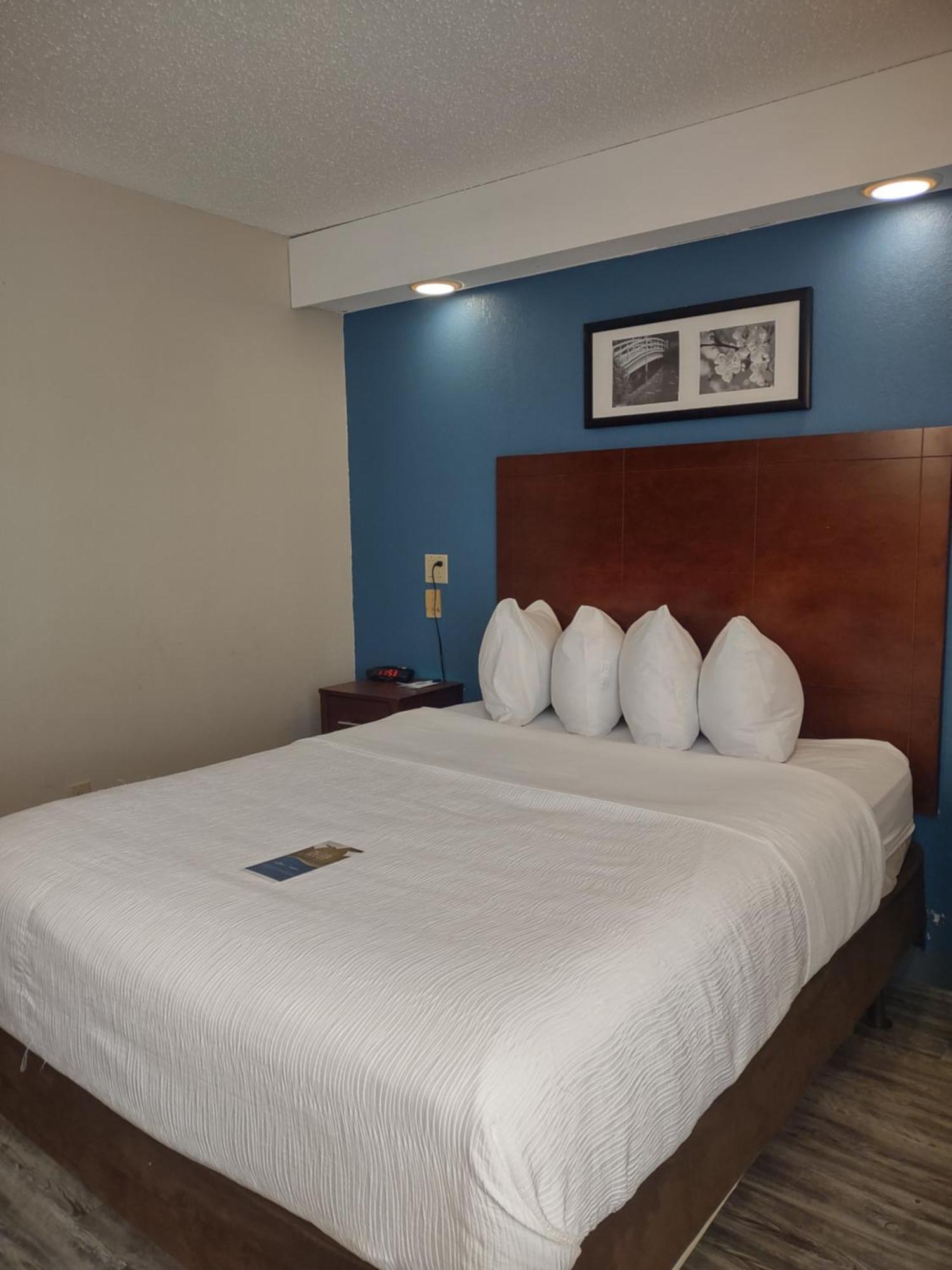 Baymont By Wyndham Flat Rock Hotel Exterior photo